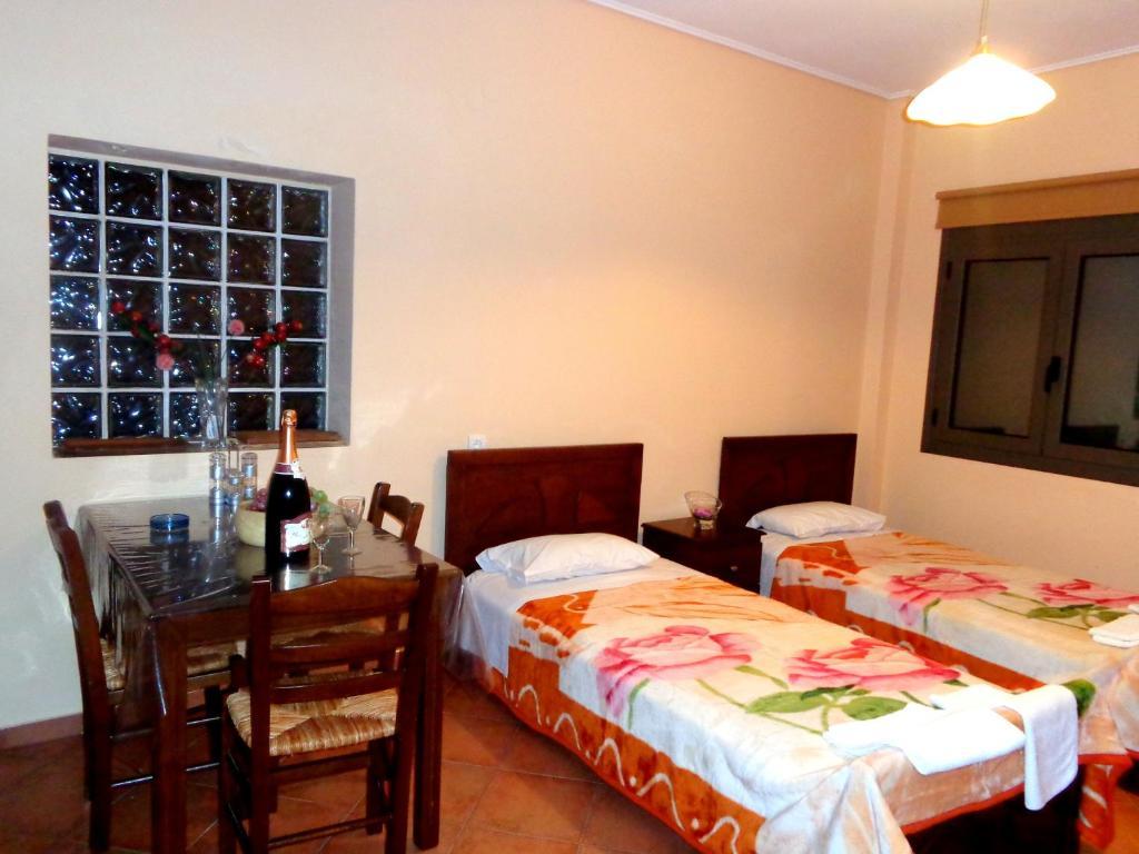 Makronas Apartments Каристос Экстерьер фото